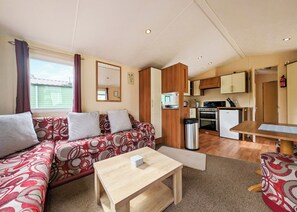 TV - 3 bedroom accommodation in Milnthorpe (Milnthorpe)