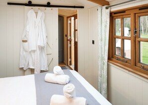 1 bedroom, free WiFi - 1 bedroom accommodation in Landford, Nr Salisbury (Landford, Nr Salisbury)