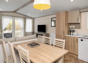 Unclassified image, 5 of 20, button - The Luxury 2 Bed is a quality sleeps 6 holiday Home with contemporary features. (Landford, Nr Salisbury)
