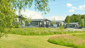 Exterior - Exclusive Lodge 3 Bed (Pet) HT (Landford, Nr Salisbury)