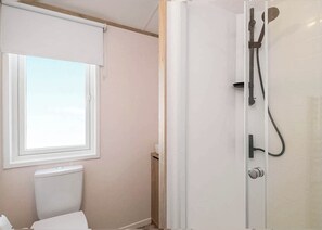 Bathroom - Exclusive Lodge 3 Bed (Pet) HT (Landford, Nr Salisbury)