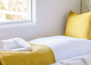Bed, House - 3 bedroom accommodation in Landford, Nr Salisbury (Landford, Nr Salisbury)