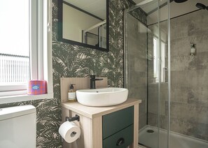 Bathroom - 3 bedroom accommodation in Landford, Nr Salisbury (Landford, Nr Salisbury)