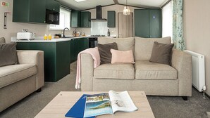 Unclassified image, 4 of 16, button - 1 bedroom accommodation in Landford, Nr Salisbury (Landford, Nr Salisbury)