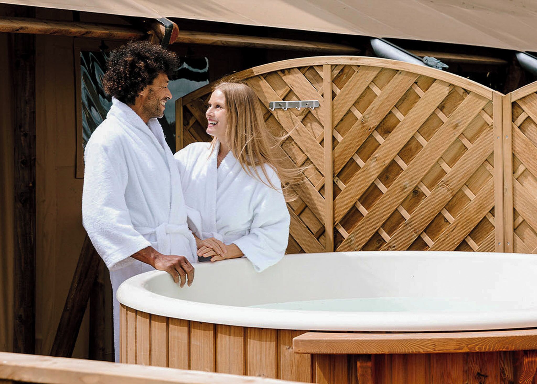Outdoor spa tub