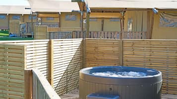 Bain à remous extérieur