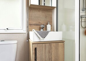 Bathroom - Superior 2 Bed (Pet) (Great Yarmouth)