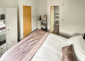 A bedroom with a bed, a wardrobe, a desk, and a mirror. - New to hire for the 2025 season is this beautiful Lakeland lodge. (Eamont Bridge)