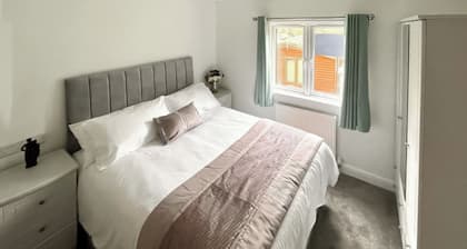 New to hire for the 2025 season is this beautiful Lakeland lodge.