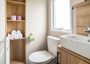 Bathroom - Superior 3 Bed (Pet) (Great Yarmouth)