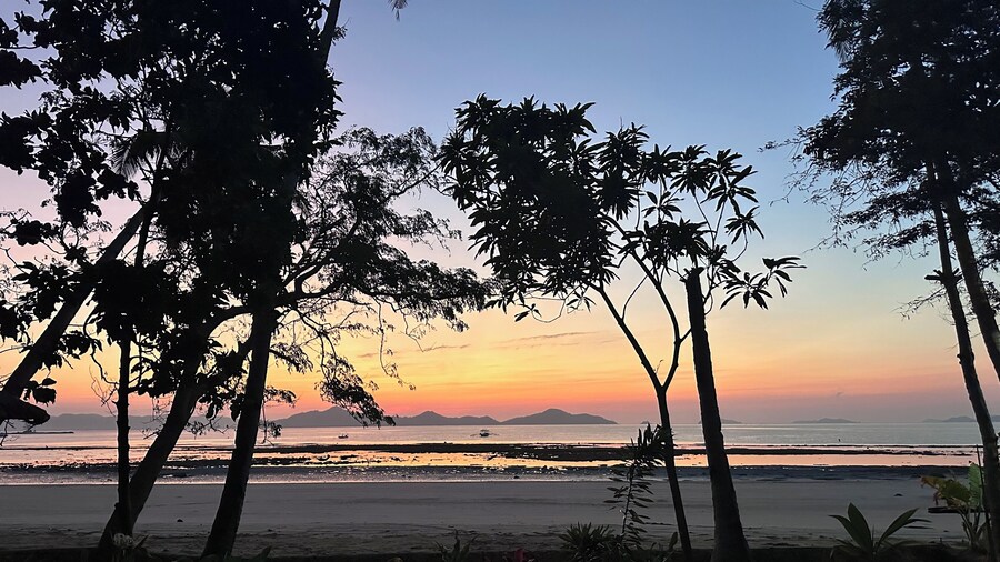 Karawat Beach Park