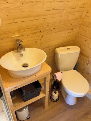 Bathroom - Vrbo Property (Oncy-sur-École)