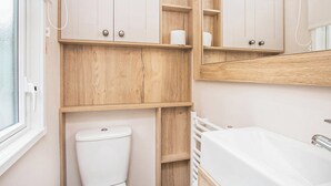 Bathroom - 1 bedroom accommodation in Hunters Quay, Argyll (Hunters Quay, Argyll)