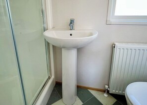 Bathroom - 2 bedroom accommodation in Padstow (Padstow)