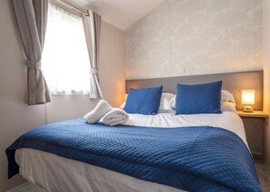 3 bedrooms, free WiFi - Standard 3 Bed (Pet) (Mawgan Porth, Nr Newquay)