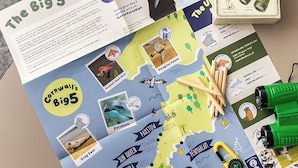 Een kaart van Cornwall’s Big 5 natuurgebieden, met foto’s en verrekijkers.