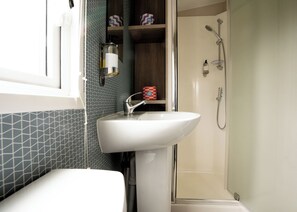Bathroom - Standard 3 Bed (Pet) (Mawgan Porth, Nr Newquay)