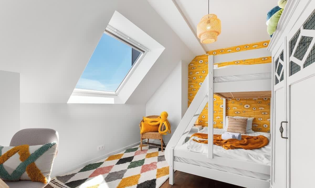 Desk, iron/ironing board, travel cot, WiFi