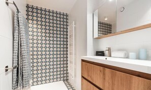 Shower, hair dryer - Orka Oostende - spacious duplex in a prime location near the sea (Oostende)