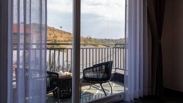 Deluxe Triple Room, River View | Interior