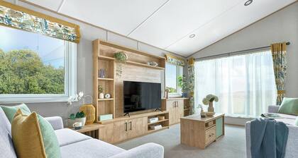 Exclusive 3 Bed HT (Pet)