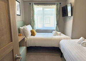 Room - 4 bedroom accommodation in Padstow (Padstow)