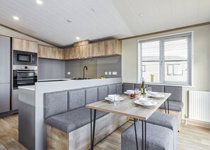 Dining - Signature Lodge 2 Bedroom Hot Tub (Anstruther)