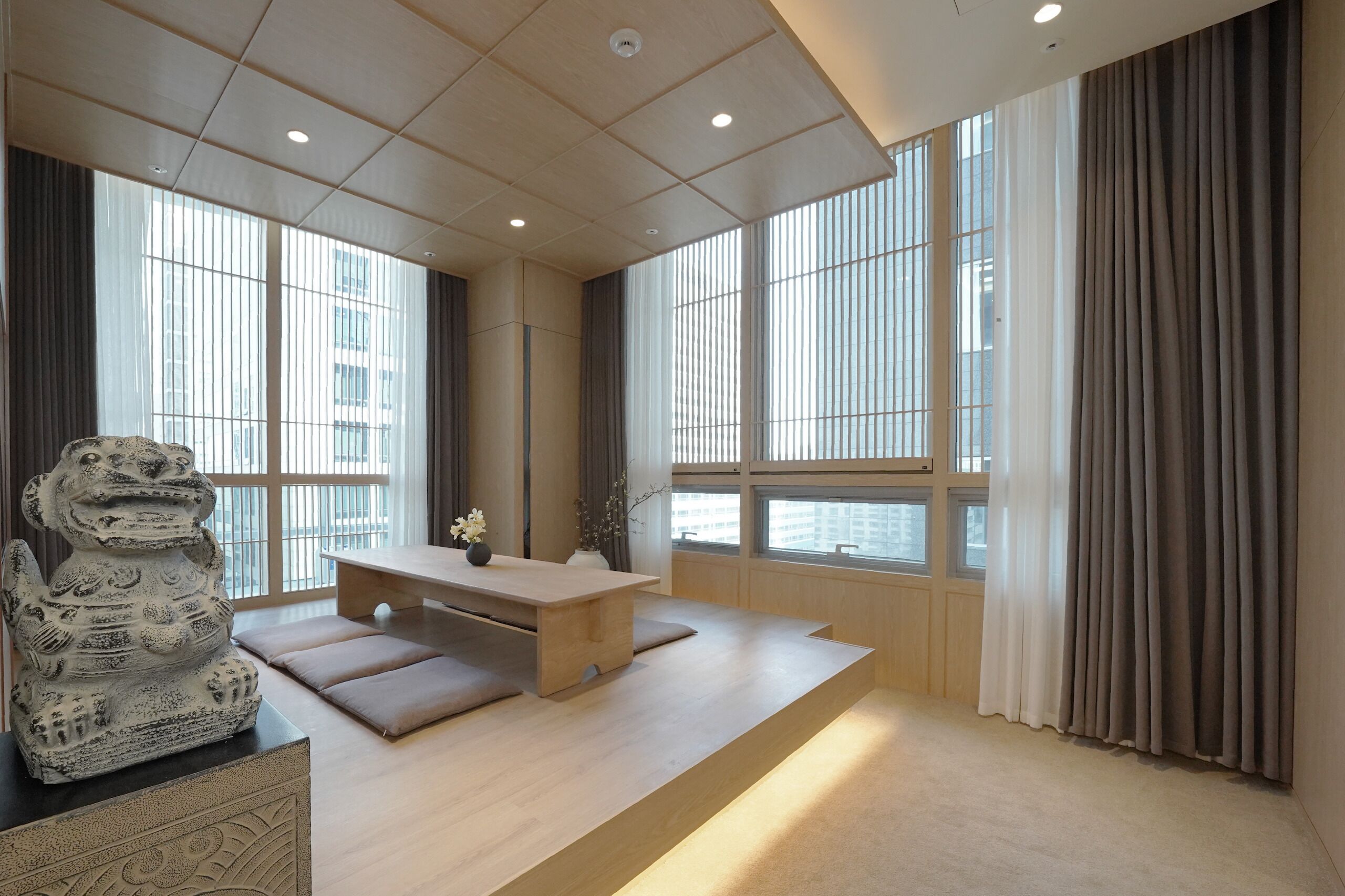 Deluxe Suite, City View | Lobby