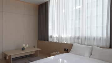 Premier City Suite | Blackout drapes, iron/ironing board, free WiFi, bed sheets