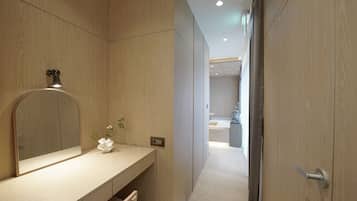 Suite Standard, vista città | Interni