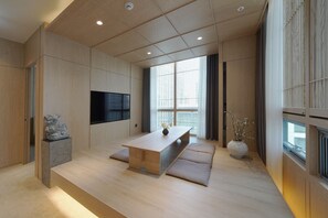 Deluxe Suite, City View | Spa - UH Suite The Seolleung (Seoul)
