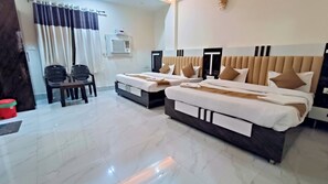 Room - Hotel GD Residency - near Prem mandir (Vrindavan)