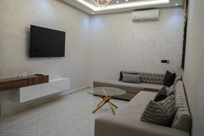 Living area - 2-bedroom apartment in gorgeous Marrakech with AC and charm (Marrakech)