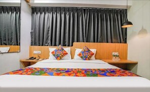 Deluxe Double Room | Free WiFi - Hotel Saarthi Inn Surat (Surat)