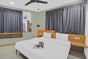 Deluxe Double Room - Hotel Saarthi Inn Surat (Surat)