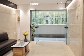 Lobby - Palm Greens Suites & Banquet (Surat)
