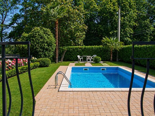 Detached Villa in Brezzo di Bedero