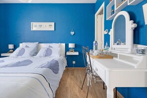 WiFi, bed sheets - Guest Room “Chambre Saint-Samson-sur-Rance” with Private Terrace, Garden & Wi-Fi (Saint-Samson-sur-Rance)