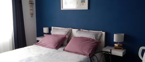 WiFi, bed sheets