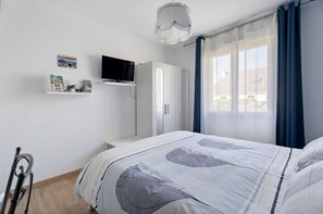 WiFi, bed sheets