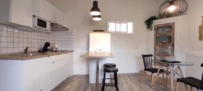 Fridge, microwave, stovetop, coffee/tea maker - Apartment 'Casita La Finca 3' with Mountain View, Wi-Fi and Air Conditioning (Breña Baja)