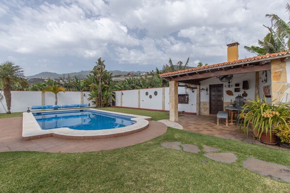 A residential property with a swimming pool, patio, and a view of distant mountains. - Vacation Home with Sea Views (Breña Baja)