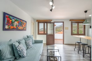 TV - Apartment 'Casita La Finca I' with Sea View, Wi-Fi, and Air Conditioning (San Antonio)