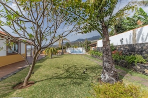 Property grounds - Apartment 'Casita La Finca I' with Sea View, Wi-Fi, and Air Conditioning (San Antonio)