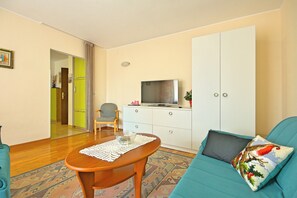 TV - Coastal serene stay in Umag (Umag)