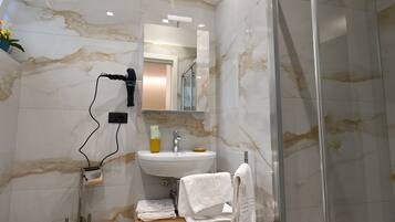 Classic Room | Bathroom