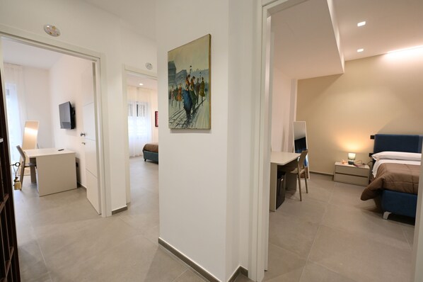 Coffre-fort, bureau, espace de travail pour ordinateurs portables