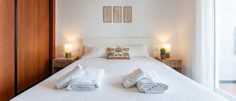 Iron/ironing board, free WiFi, bed sheets