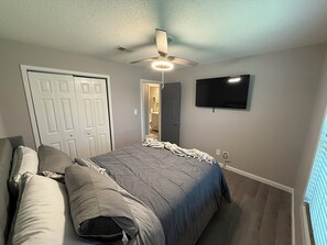 Iron/ironing board, WiFi, bed sheets - Charming 3-bedroom house on the Gulf coast (Pensacola)