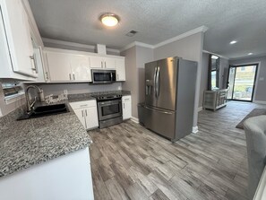 Private kitchen - Charming 3-bedroom house on the Gulf coast (Pensacola)